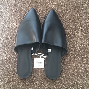American Eagle black mule flats